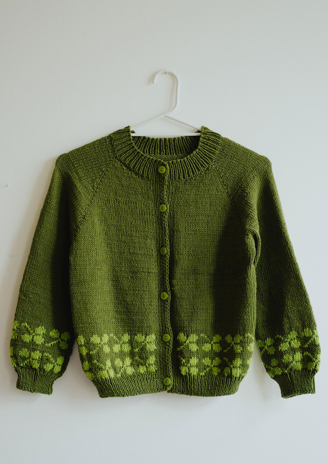 Model 2725 Clover Cardigan B�rn Str. (2-12�r)